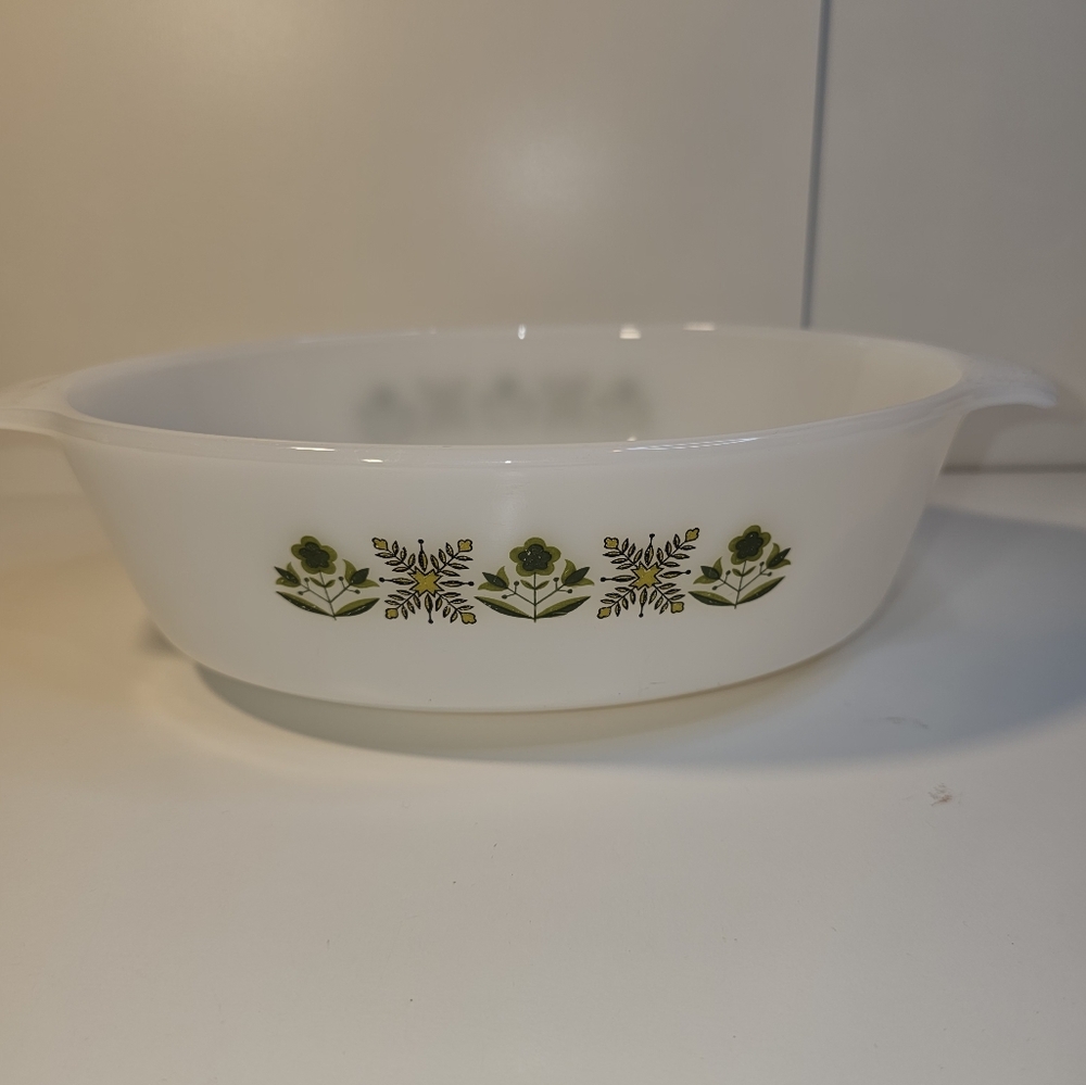 Vintage Anchor Hocking Fire King  1 1/2 Quart Oval Meadow Green Baking Dish.